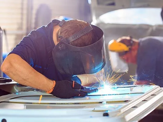 Personas-soldando-1920w